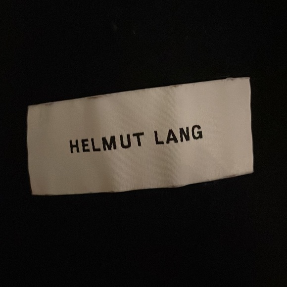 This 100 % wool Helmut Lang coat has many gorgeous details straight line - Picture 7 of 11